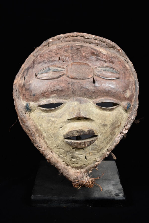 Mask - Wood - Mitsogho - Gabon: Authetnic Mitsoho mask from Gabon. Mitsogho masks, when not worn during funeral ceremonies, were kept at the back of the Ebanza house, where the men`s cult met. They were covered in white and red pigm