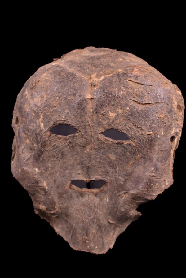 Shaman mask - Leather - Nepal: Indian masks are deeply rooted in the culture and religious beliefs of the country. These antique artifacts reflect a rich historical heritage, a complex mesh of various ethnicities. Masks, whether