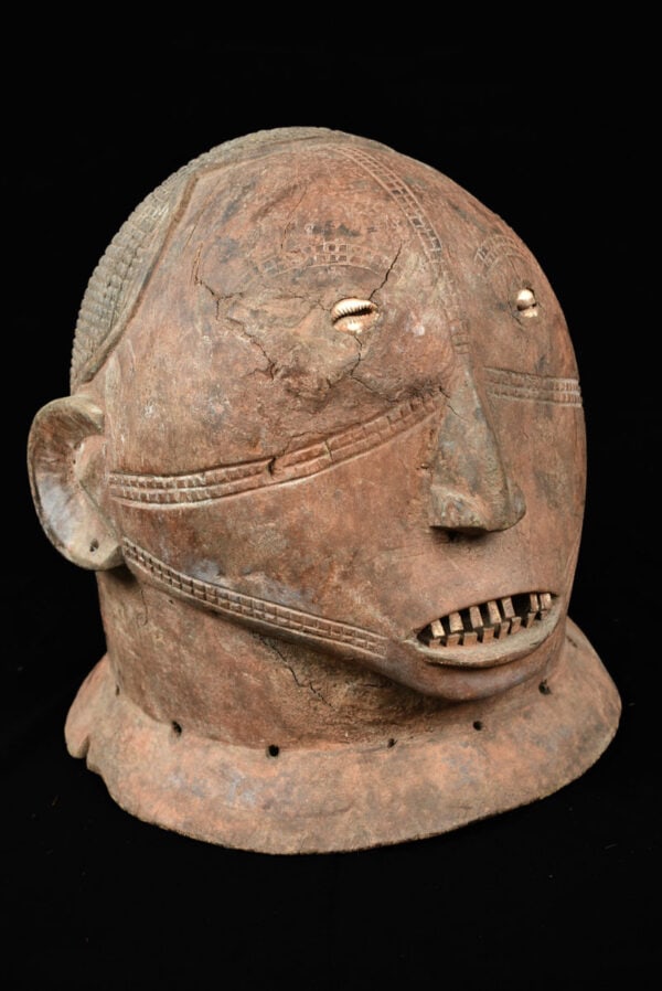 Mask - Wood - Tabwa - Congo: Powerful Tabwa mask from DR Congo. Apart from the well known bushcow masks, the Tabwa have also, though in a small number, produced other types of masks, among which is the present example. Striking
