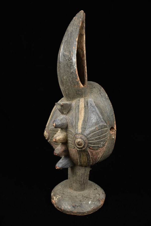 Bird mask - Wood - Mossi - Burkina Faso: Charming mask from the MOSSI people of Burkina Faso. This wooden mask symbolize a hornbill and is worn during ceremonies associated with new crops, initiations and funerals. The mask is in a good