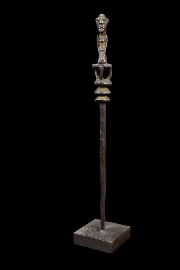 Hairpin - Bronze - Dogon - Mali: Beautiful bronze hairpin from the Dogon tribe of Mali. Dogon bronze hair pins were primarily used as utilitarian hair accessories to secure elaborate, braided hairstyles and wigs. Beyond their