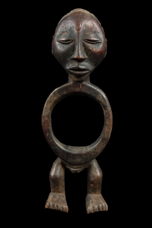 Divination tool - Wood - Katatora - Luba - DR Congo: Great stylistic Luba Katatora / Divination tool from DR Congo. Involved in rituals, the "soothsayers", the mbuki, use special techniques named Katatora or Kashekesheke to solve social problems.