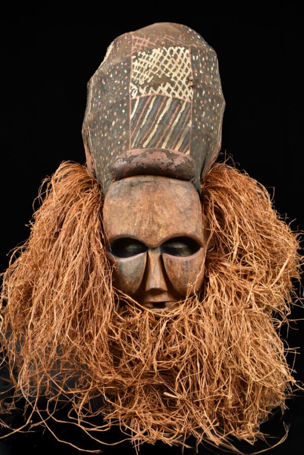 Kakunga mask - Textile, Wood, Raphia - Yaka - Congo: Great hand mask of the YAKA tribe, Africa, CONGO. Piece with an unmatched appearance! In good condition. The mask was held high during initiation rituals, so it towered above the masses. The item is