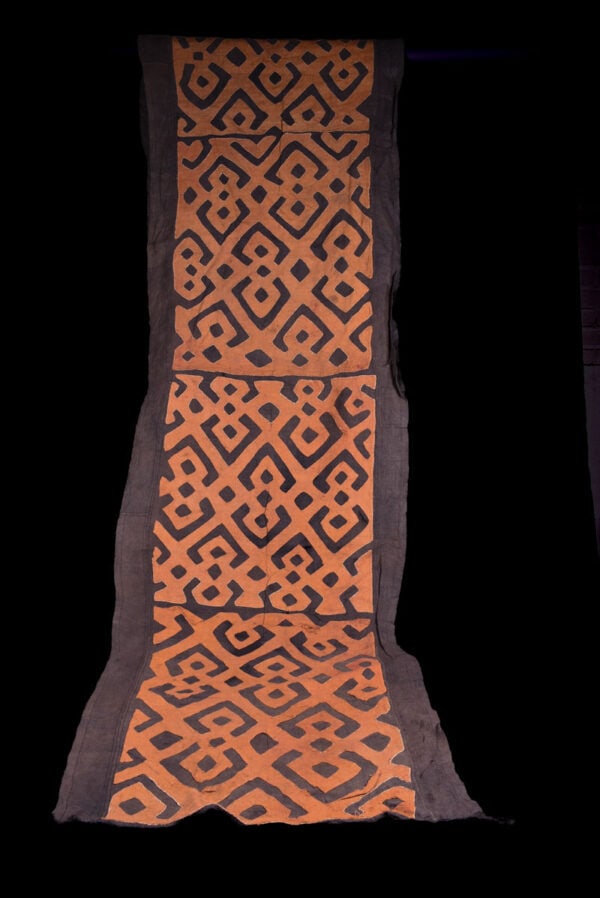 Textile - Cloth - Shoowa-Kuba - DR Congo 370 cm: Kuba skirts, Tcaka, long are cloths made from raffia, from 8 - 25 feet long, from the Ngeende, Bushoong and Ngongo peoples. They incorporate appliqued "patches", embroidered shapes and patterns,