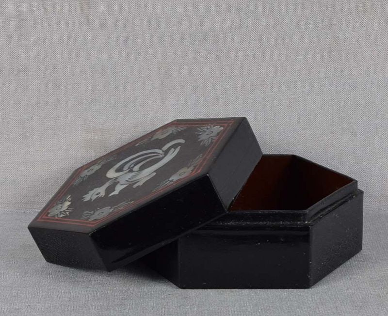 19c Korean LACQUER & mother of pearl BOX rooster - 2