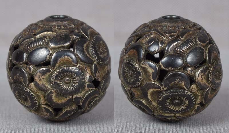 19c metal OJIME netsuke slide CHERRY FLOWERS - 3