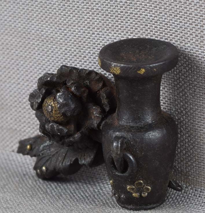 19c Japanese MAE-KANAGU pouch clasp VASE & PEONY - 3