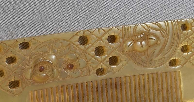 19c Japanese horn KUSHI hair COMB flower roundels - 3
