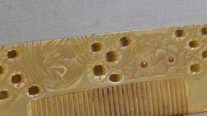19c Japanese horn KUSHI hair COMB flower roundels - 4