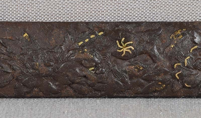 18c Japanese sword KOZUKA shishi & peonies - 2