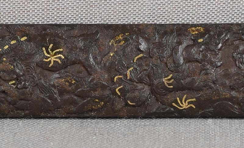 18c Japanese sword KOZUKA shishi & peonies - 3