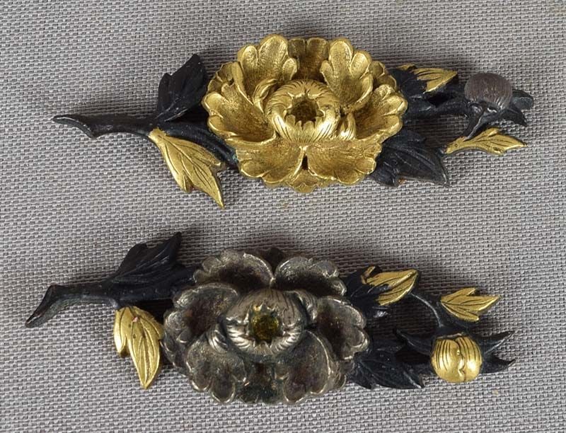 Pair 19c Japanese sword MENUKI blooming PEONIES - 3