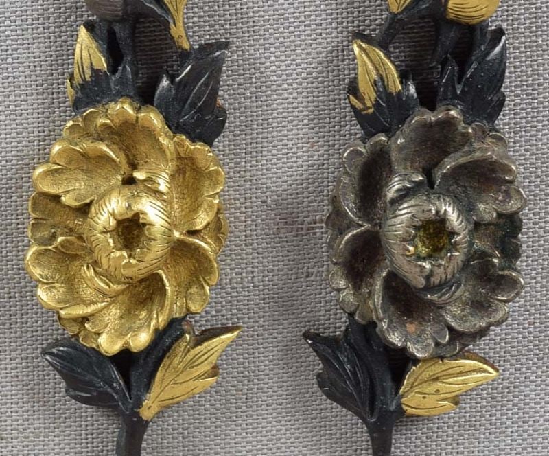 Pair 19c Japanese sword MENUKI blooming PEONIES - 4