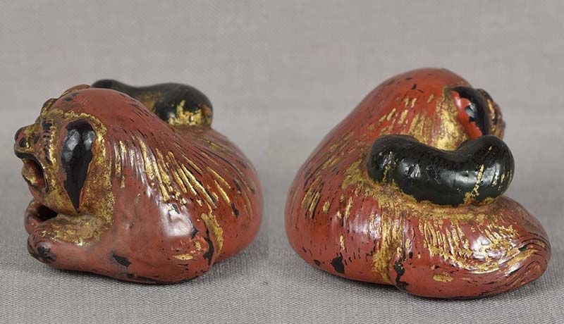 Early 19c lacquer netsuke SHISHI & CUB - 3