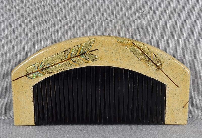 19c Japanese lacquer buffalo horn KUSHI hair COMB ARROWS gold flakes - 2
