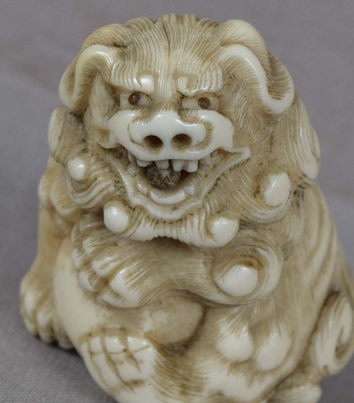Early 19c Kyoto school netsuke SHISHI with ball - 2