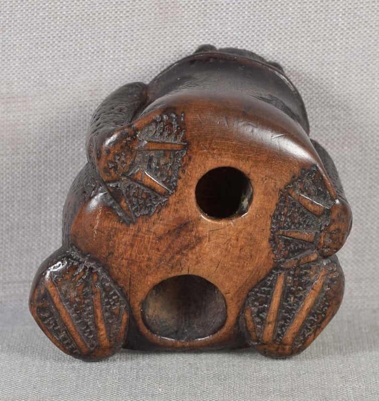 18c netsuke CROUCHING TOAD - 4