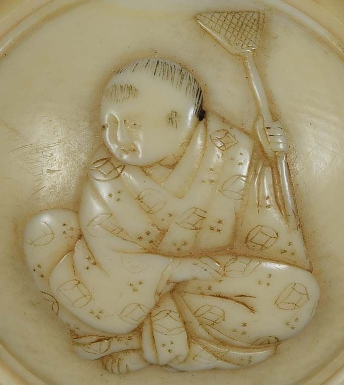 19c kagamibuta netsuke BOY with butterfly net - 2