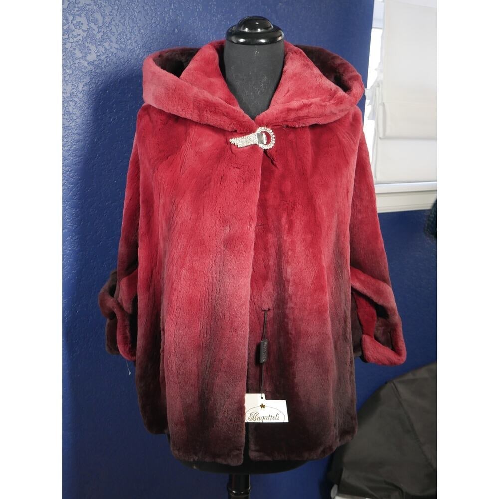 NEW W/ Tag Raspberry Ombre Sheared Mink Fur Poncho Cape Cloak Coat Jacket: Here is a Gorgeous Brand New Raspberry to Black Ombre Sheared Mink Poncho! It is in New condition, no damage, never been worn! Fur is buttery soft & supple. It has a large rhinestone hook at the top