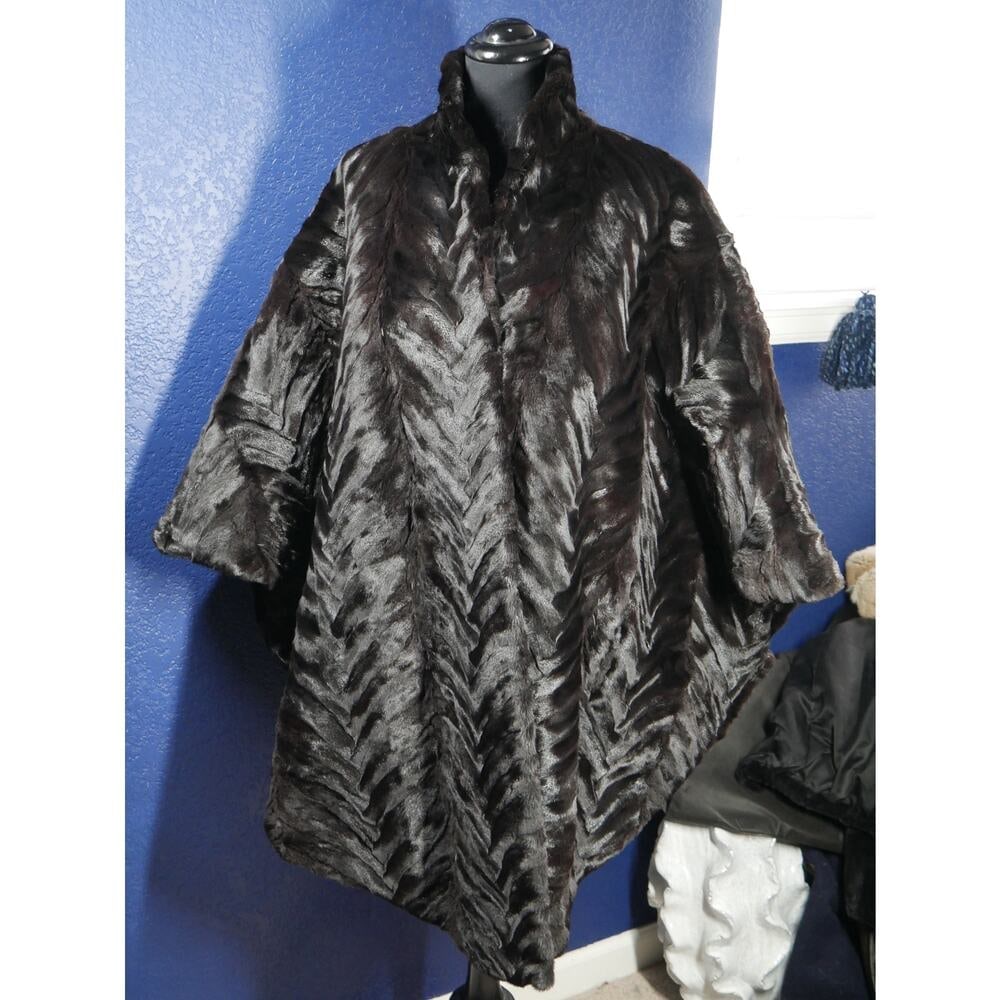 Gorgeous Herringbone Mink Paw Fur Poncho Cape Coat Jacket (1 of 5)