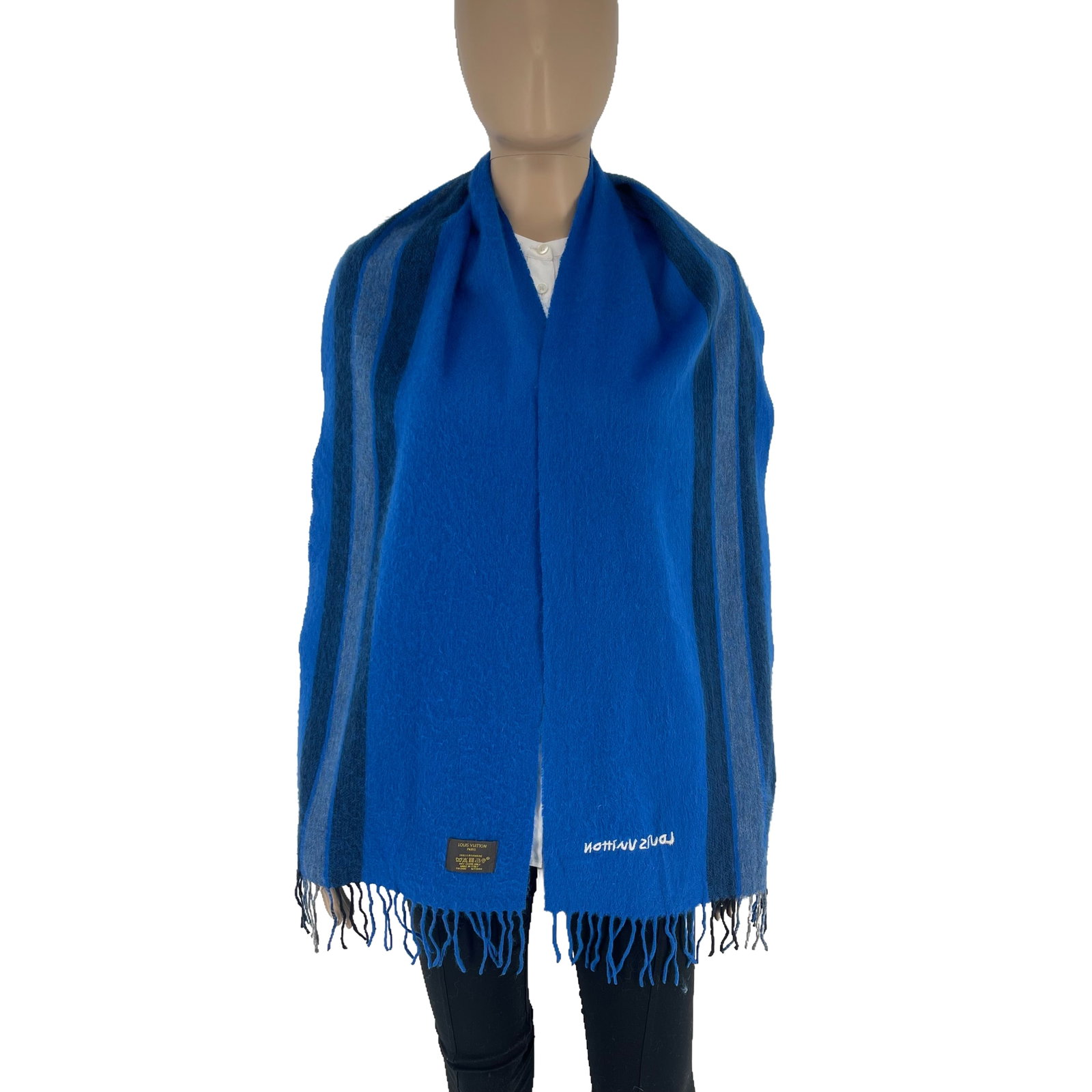Louis Vuitton Navy Blue 100% Cashmere Scarf: Title: Louis Vuitton Navy Blue 100% Cashmere Scarf Brand:Louis Vuitton Date/Period:Modern Materials:100% Cashmere Size:One Size Description:Louis Vuitton Navy Blue 100% Cashmere Scarf Reserve: $170.00