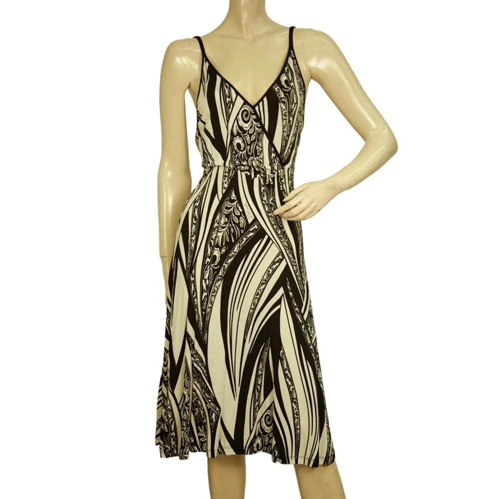 Just Cavalli Black & White Floral Sleeveless Open Back Knee Dress size 40: Title: Just Cavalli Black & White Floral Sleeveless Open Back Knee Dress size 40 Description:Just Cavalli Black & White Floral Sleeveless Open Back Knee Dress size 40 This magnificent dress is