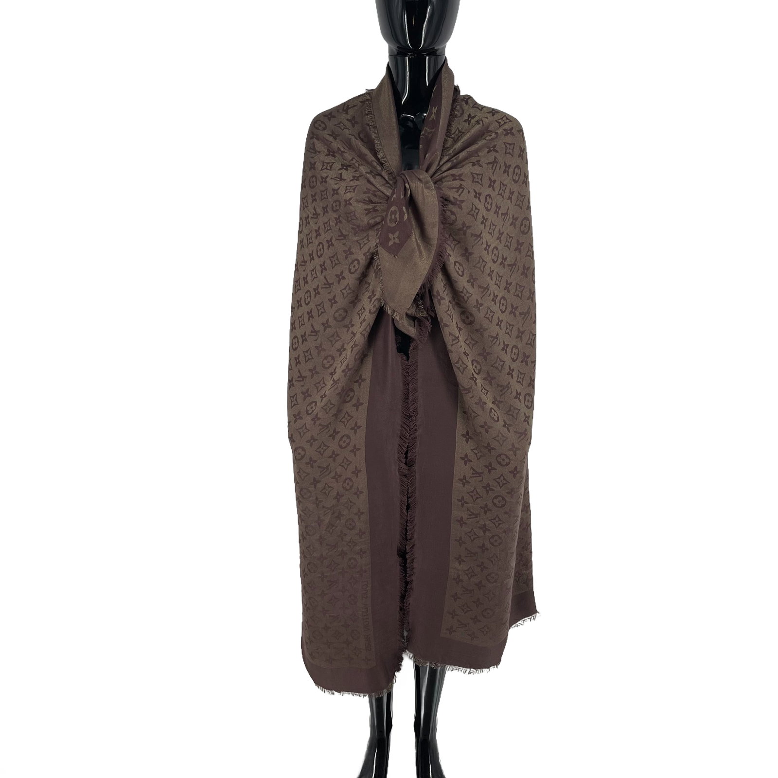 Louis Vuitton Pink Monogram Silk Wool Scarf: Title: Louis Vuitton Pink Monogram Silk Wool Scarf Brand:Louis Vuitton Date/Period:Modern Materials:50% Silk 30% Metal 20% Wool Size:One Size Description:Louis Vuitton Brown Monogram Silk Wool Scarf R