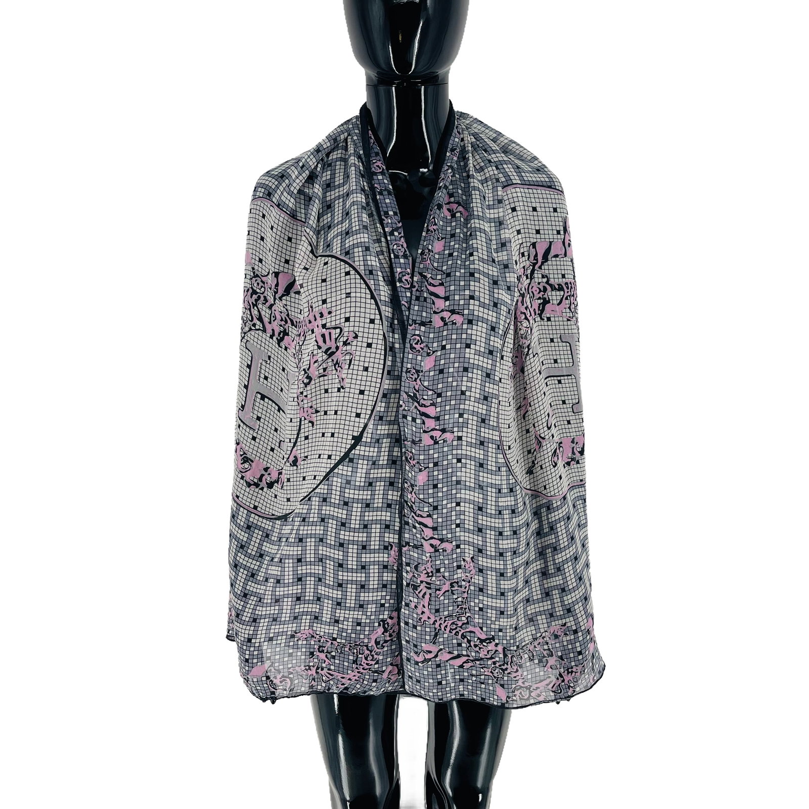 Hermes Grey Printed 100% Silk Scarf: Title: Hermes Grey Printed 100% Silk Scarf Brand:HERMES Date/Period:Modern Materials:100% Silk Size:One Size Description:Hermes Grey Printed 100% Silk Scarf Reserve: $150.00 Shipping: Domestic: Flat-r