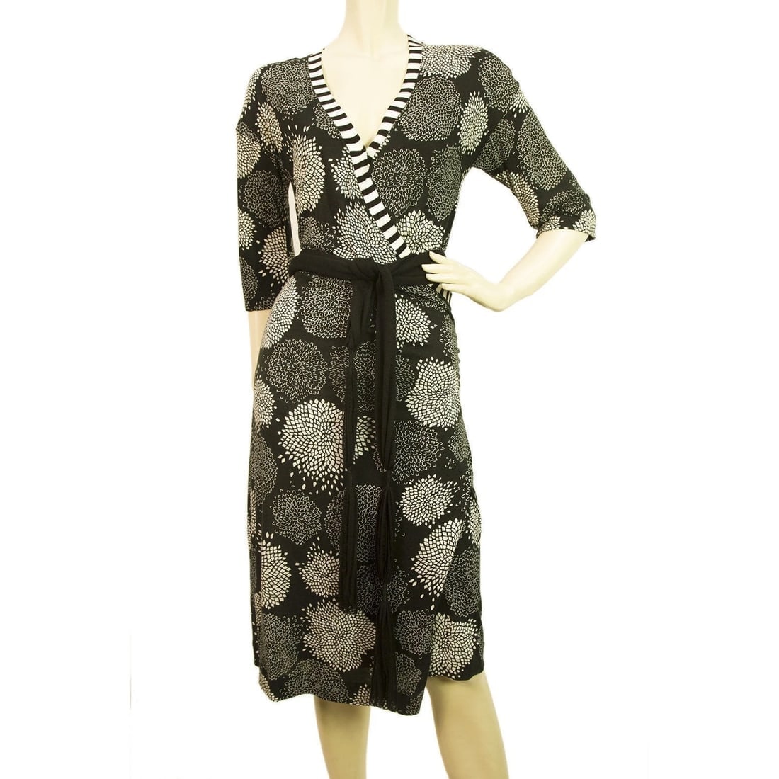 Marc Cain Floral Printed Black Gray Viscose V neck Dress- Sz 3: Title: Marc Cain Floral Printed Black Gray Viscose V neck Dress- Sz 3 Description:Marc Cain Floral Printed Dress- Sz 3 Black , white and 50 shades of gray floral print dress by Marc Cain that
