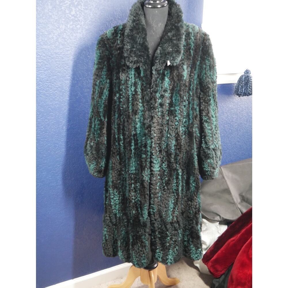 Gorgeous Paula Lishman Knitted Sheared Beaver Fur Swing Coat Jacket Teal Black: Here is a Gorgeous Paula Lishman Swing coat in Teal & Black Sheared knitted Beaver. It is in excellent condition, no damage at all. Fur is buttery soft, supple & fluffy. It has hook & eye closures &