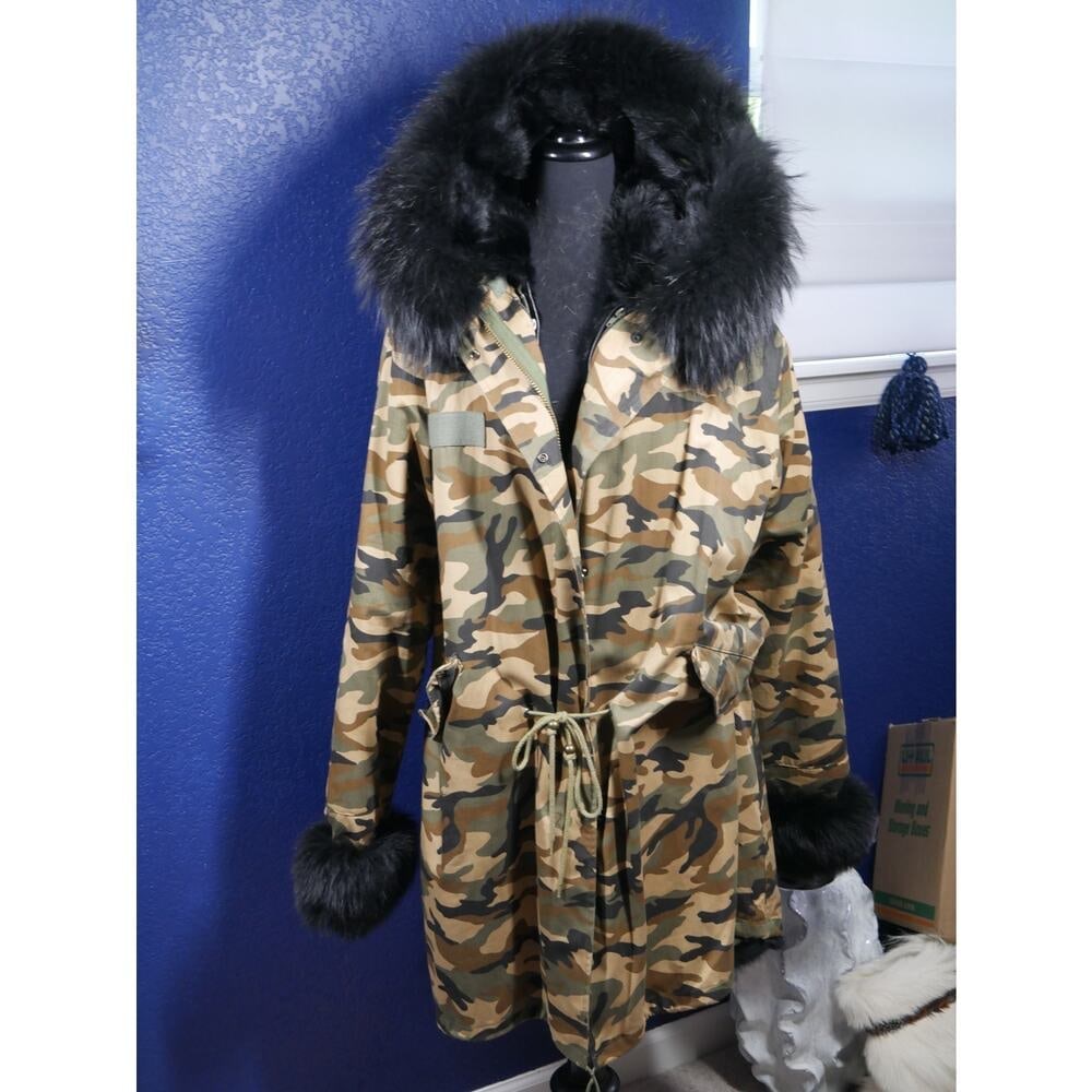 Gorgeous Parka! Camo & Black fox w/ fur lining Coat Jacket XL Plus: Here is a gorgeous heavy Camo parka, this in not one of the Asia ones. This is the closest to Mr. & Mrs. Italy I have ever seen! It is in new condition, has big fox cuffs & hood trim with Lapin