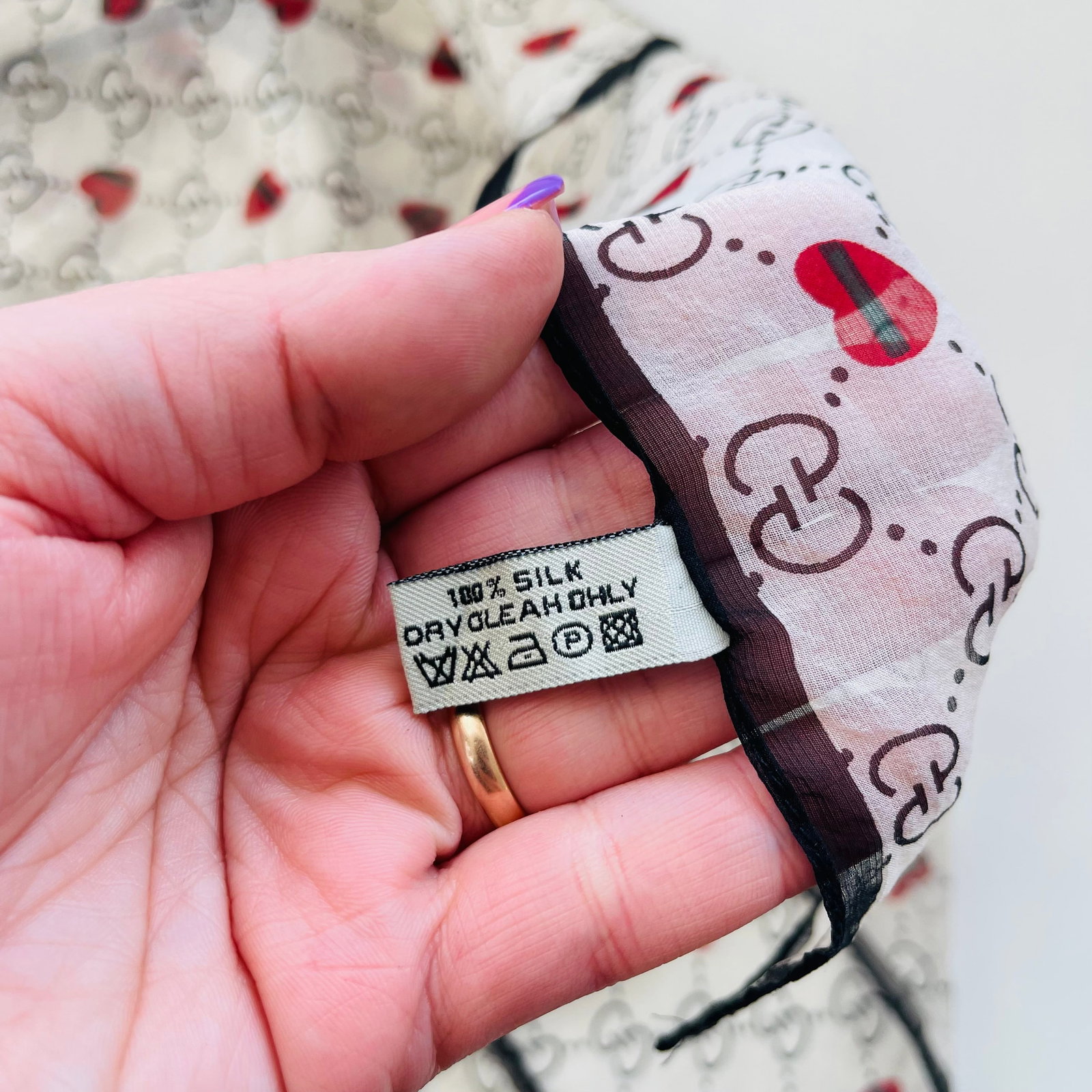 Gucci White Printed 100% Silk Scarf! - 7
