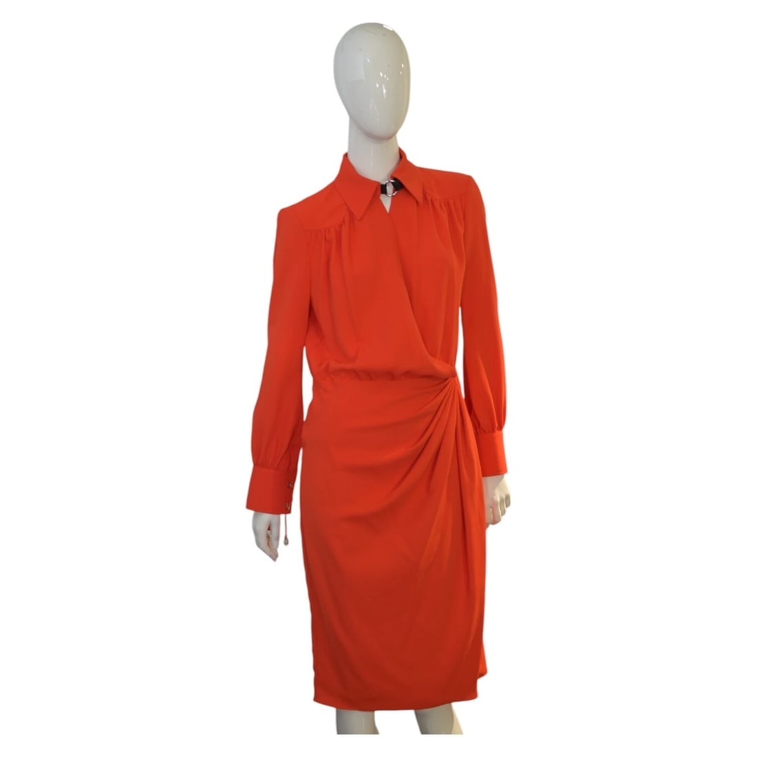 Altuzarra Red Long Sleeves Collar Wrap Look Knee Length Dress: Title: Altuzarra Red Long Sleeves Collar Wrap Look Knee Length Dress Description:Altuzarra Red Long Sleeves Collar Wrap Look Knee Length Dress This knockout of a dress by Altuzarra is styled with