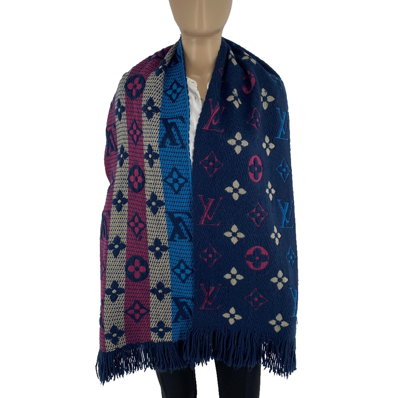 Louis Vuitton Multicolour Thick Wool & Silk Scarf: Title: Louis Vuitton Multicolour Thick Wool & Silk Scarf Brand:Louis Vuitton Date/Period:Vintage Materials:94% Wool 6% Silk Size:One Size Description:Louis Vuitton Multicolour Thick Wool & Silk Scarf 