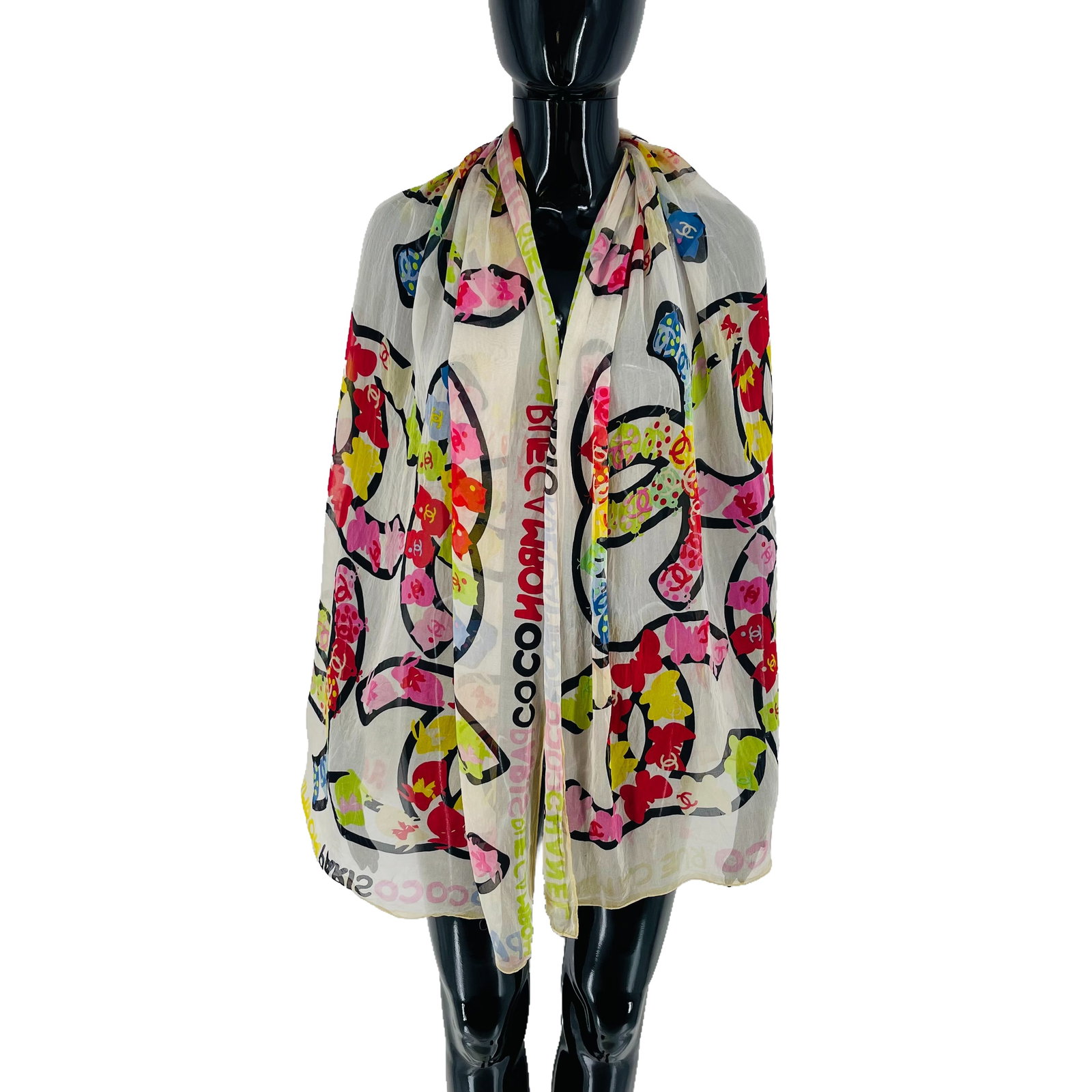 Chanel White Printed 100% Silk Scarf: Title: Chanel White Printed 100% Silk Scarf Brand:Chanel Date/Period:Modern Materials:100% Silk Size:One Size Description:Chanel White Printed 100% Silk Scarf Reserve: $80.00 Shipping: Domestic: Flat-