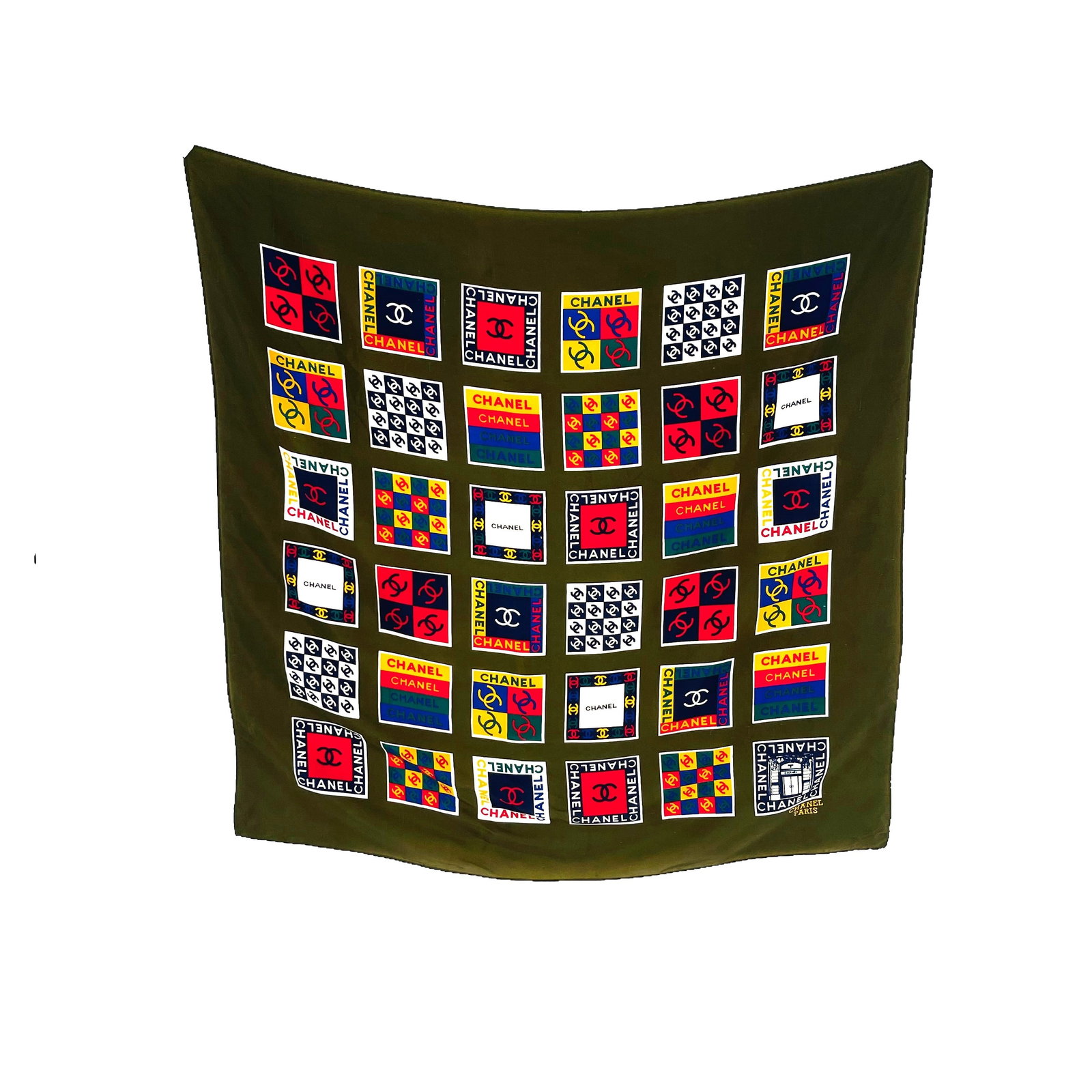 Chanel Green Printed 100% Silk Scarf: Title: Chanel Green Printed 100% Silk Scarf Brand:Chanel Date/Period:Modern Materials:100% Silk Size:One Size Description:Chanel Green Printed 100% Silk Scarf Reserve: $80.00 Shipping: Domestic: