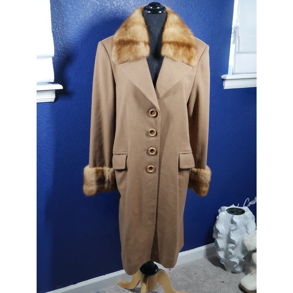 Stunning Camel Cashmere & Golden Barguzin Russian Sable Fur Coat Jacket: Here is a Gorgeous Camel color Cashmere coat with Golden Barguzin Sable Fur trim, has lots of silvery hairs! In excellent/ New condition!! No damage at all. Fur is buttery soft, supple & fluffy. It