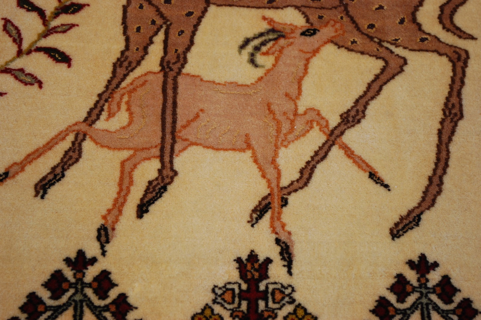 Persian ISFAHAN RUG 1'7" x 2' - 4