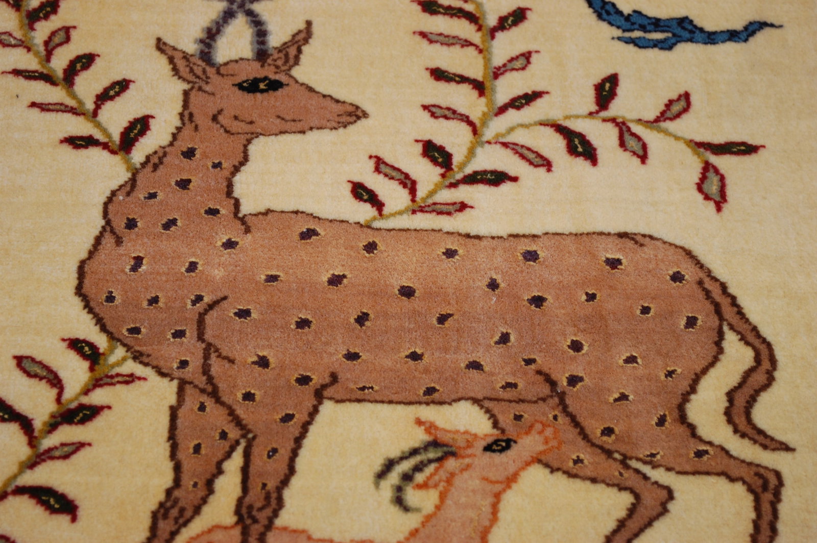 Persian ISFAHAN RUG 1'7" x 2' - 5