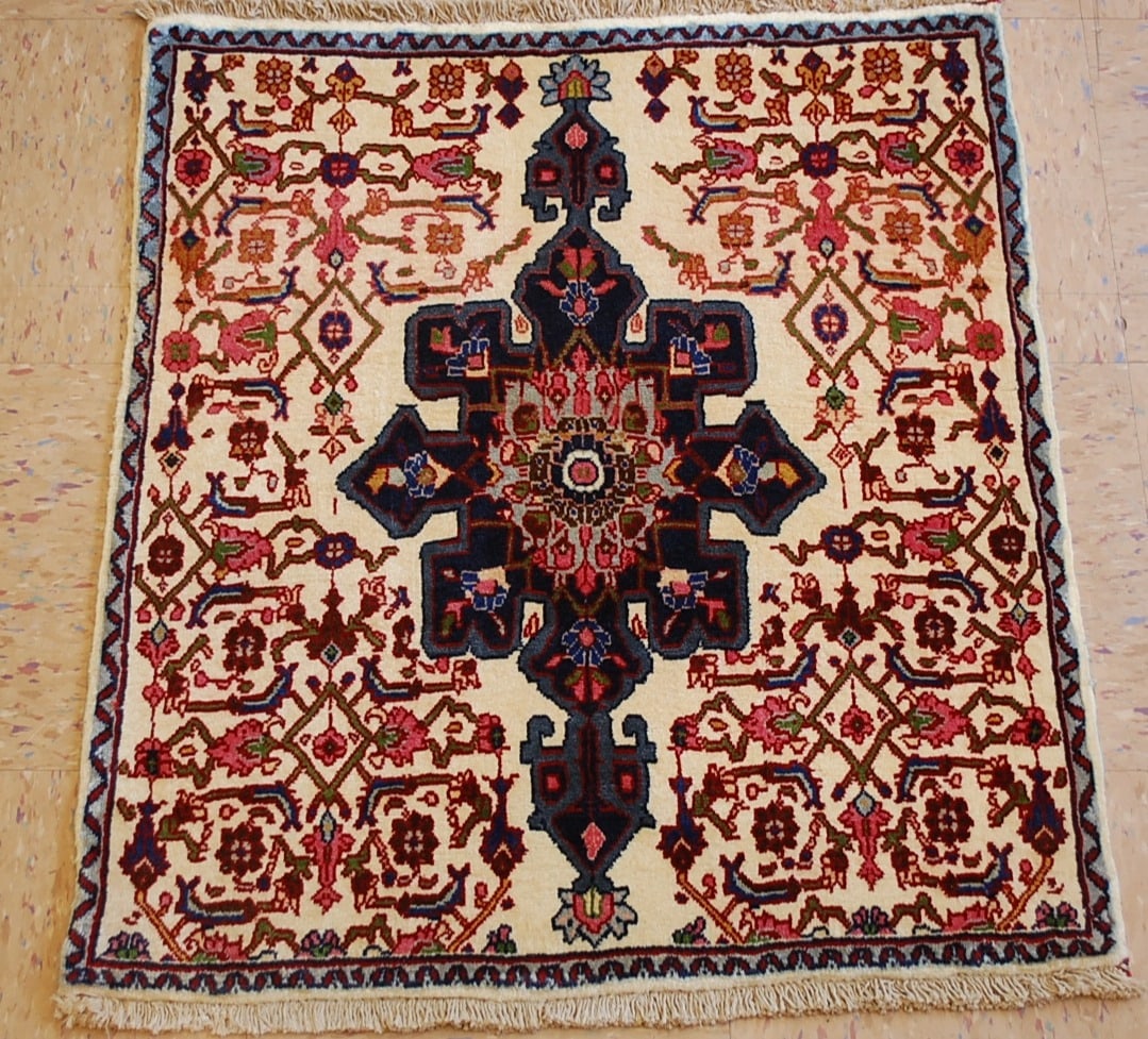 Persian BIJAR RUG 2.2x2.5: Title:Persian BIJAR RUG 2.2x2.5 Descritpion:OLD,ANTIQUE HIGHLY DETAILED FINE VILLAGE WOVEN KORK WOOL_HIGH KPSI WOVEN Persian BIJAR ORIENTAL RUG.........Highly detailed allover design pattern