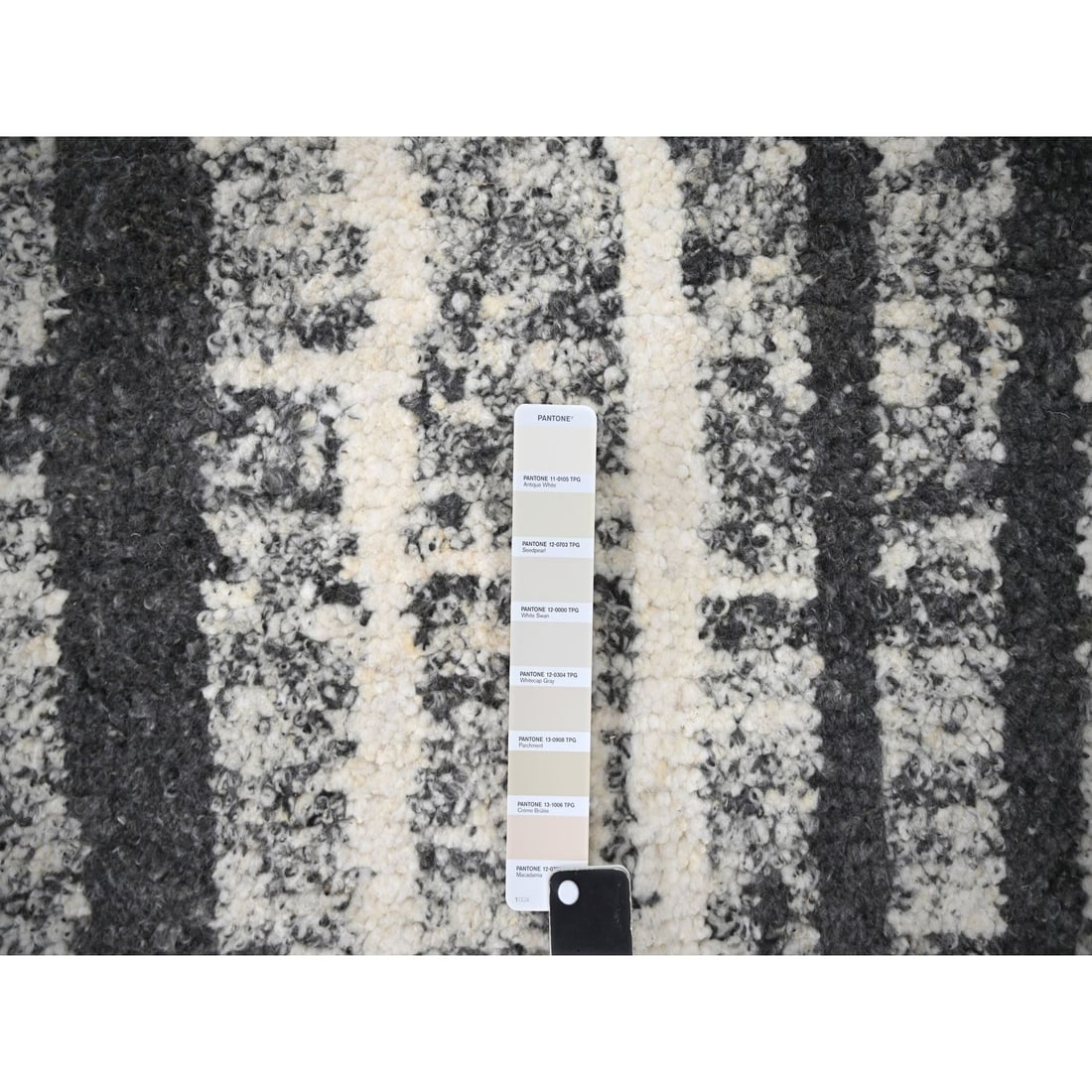 Black and Ivory Modern Design Organic Undyed Wool Oriental Rug - 7