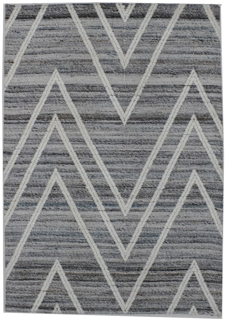 Multicolored Geometric 2X3 Hand-Tufted Modern Rug: Title:Multicolored Geometric 2X3 Hand-Tufted Modern Rug Description:Embellish the corners of your living space with this beautiful hand-tufted rug. Dimensions:2'0 x 3'0 Reserve: $56.00 Shipping: