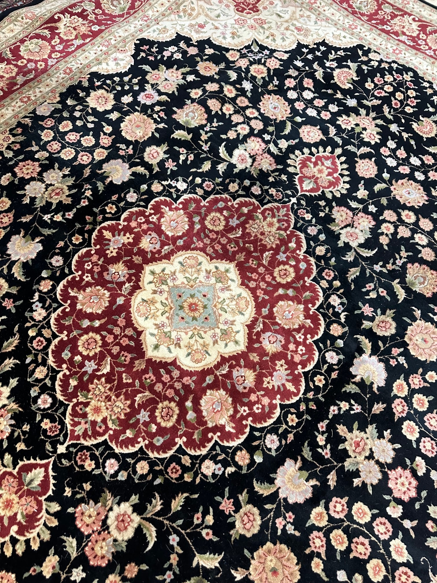 Hand Knotted Tabriz Rug 6.2x9.4 ft - 7