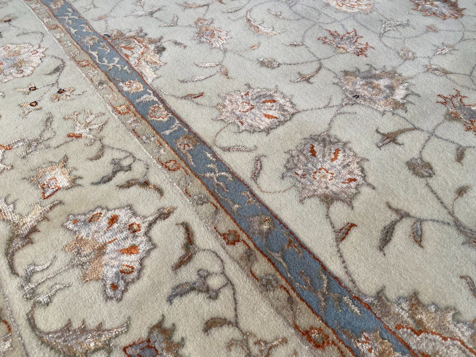 EXQUISITE SILK andWOOL RUG 6.1x9.1 - 7