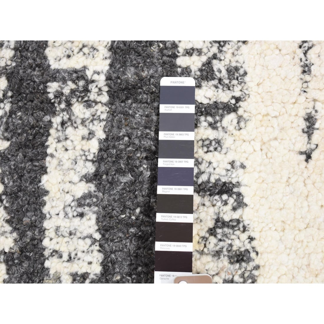 Olive Black, Modern Vertical Broken Wool Hand Knotted Oriental Rug - 3