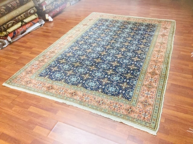 Antiqur Turkish Kaysari rug -4736/113: Title:Antiqur Turkish Kaysari rug -4736/113 Description:An antique Turkish katysari rug from central Turkey, size 6 ft. 7 inches by 9 ft. 6 inches, circa 1930, excellent condition with one area of
