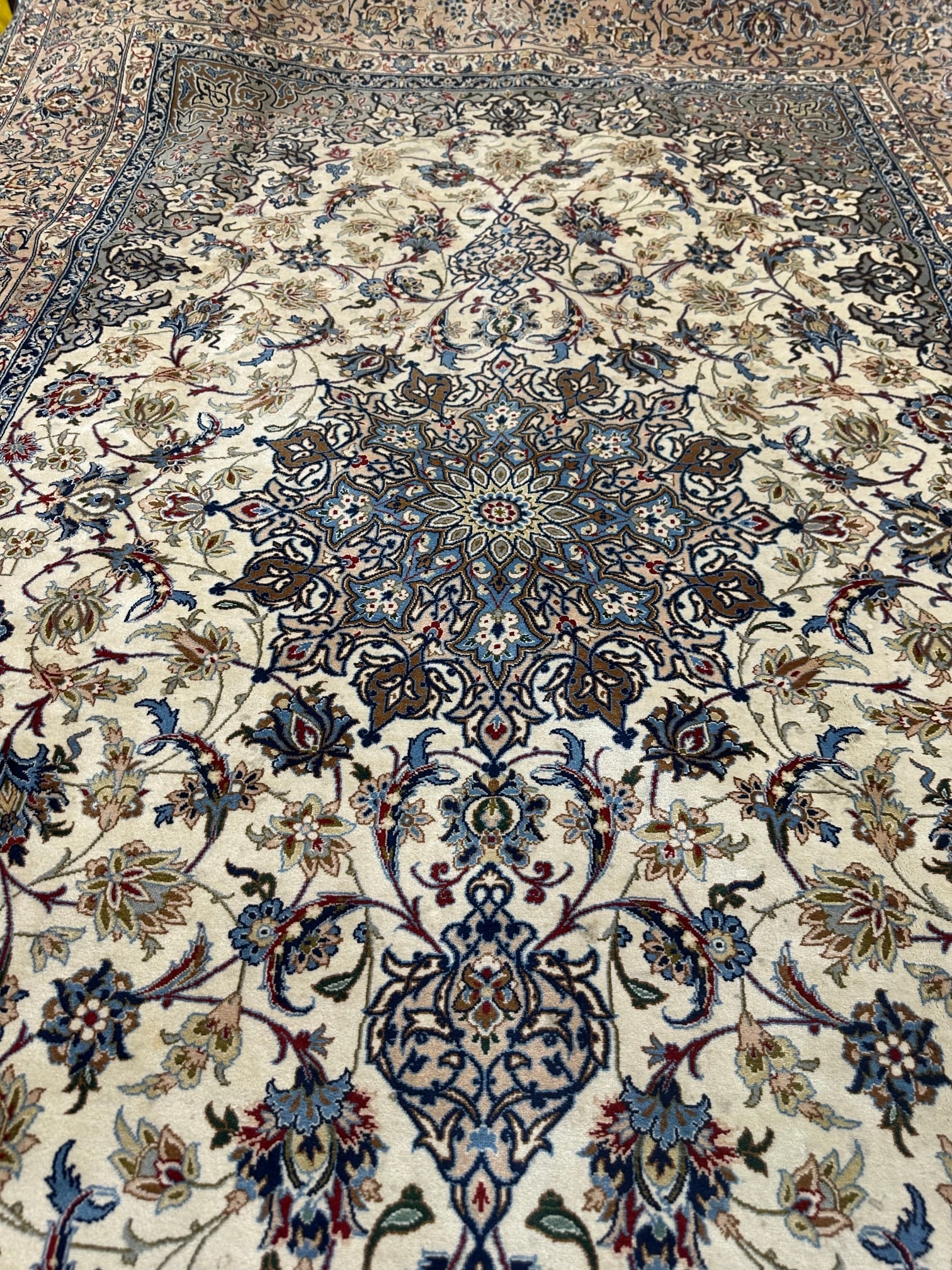 Very Fine Hand Knotted Persian SilkandWool Esfahan Rug 5.4x7.10 ft - 4
