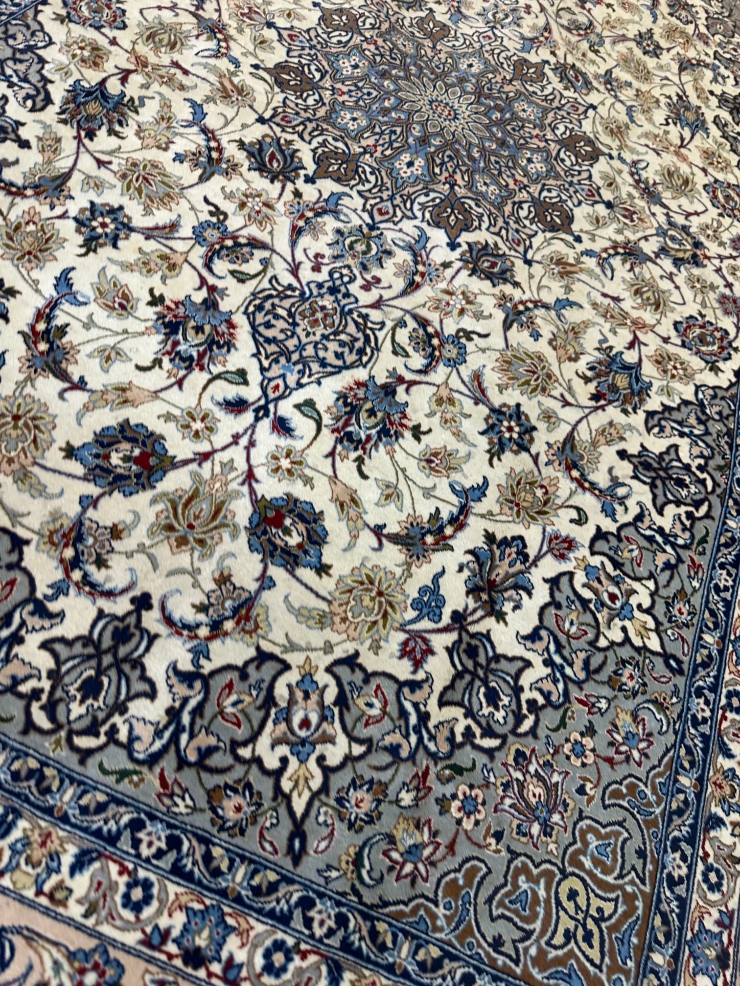 Very Fine Hand Knotted Persian SilkandWool Esfahan Rug 5.4x7.10 ft - 7