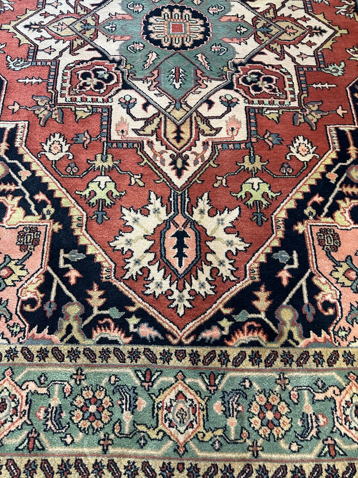 Hand Knotted Heriz Rug 6x9. ft - 2
