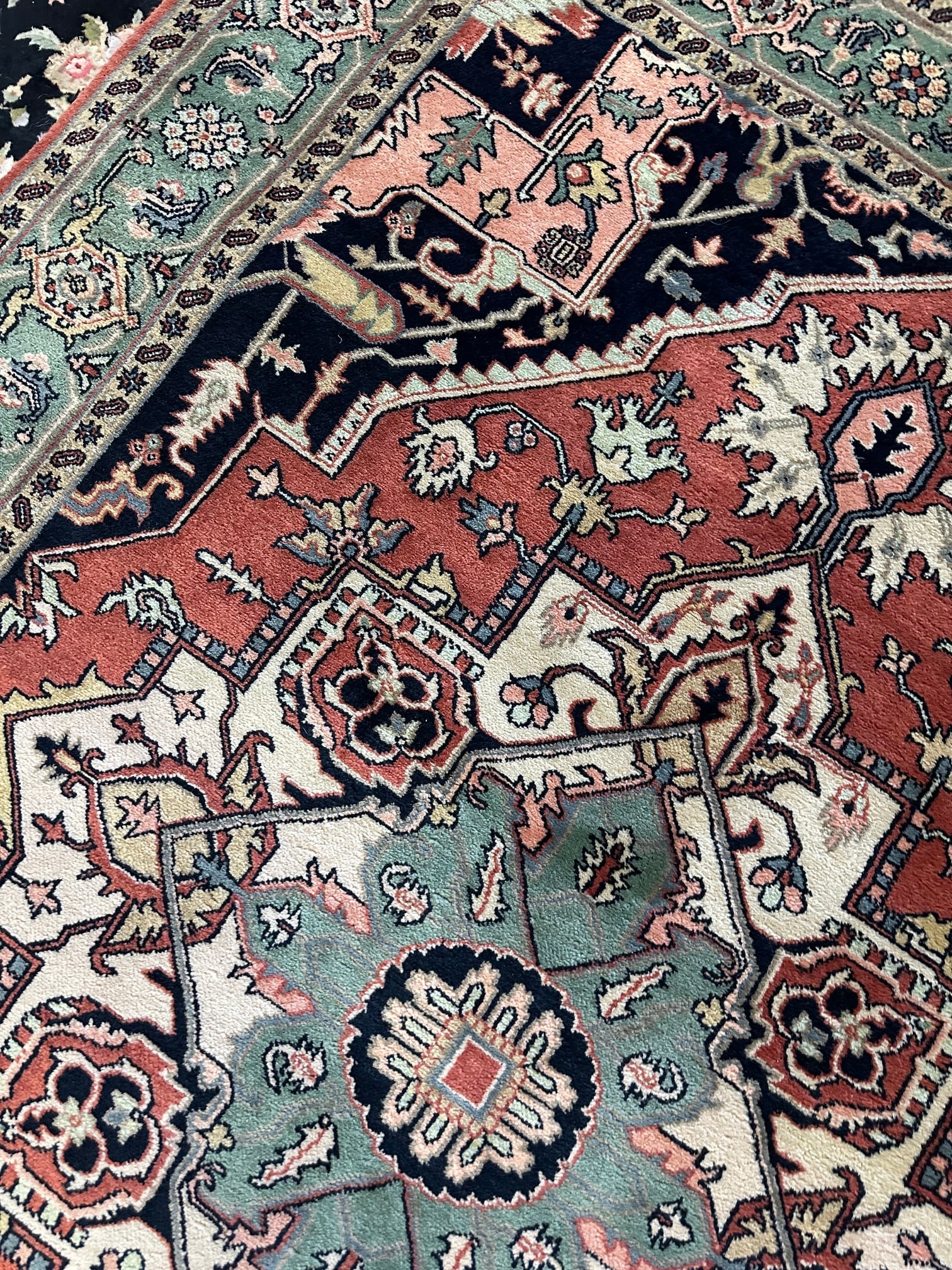 Hand Knotted Heriz Rug 6x9. ft - 6